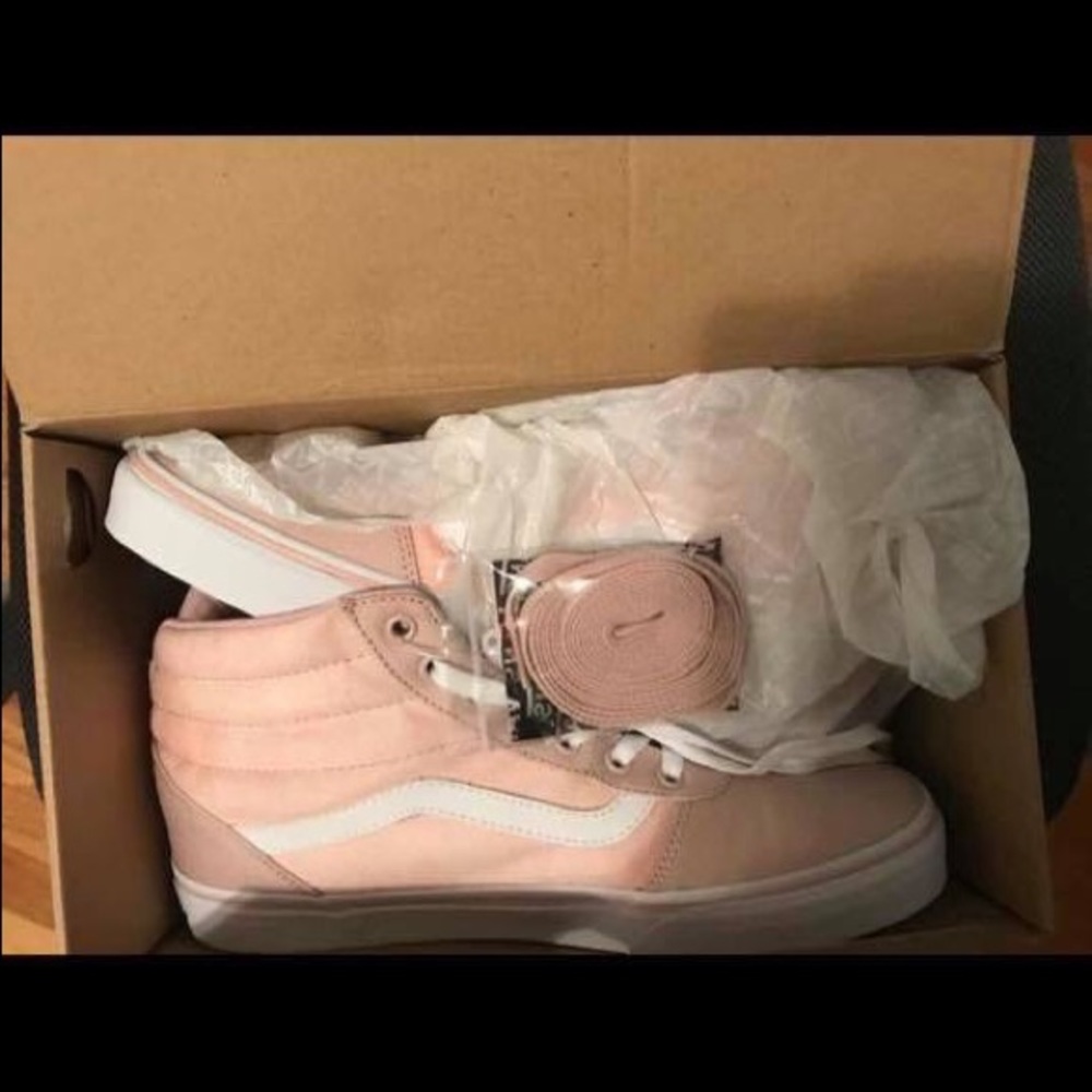 Vans Hightop’s in Rose.
